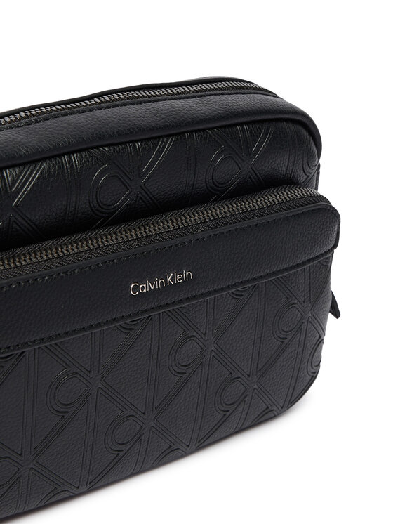 Calvin Klein Taška cez rameno Calvin Klein Emblem Aop Deboss Camera Bag LV04D3563G Čierna