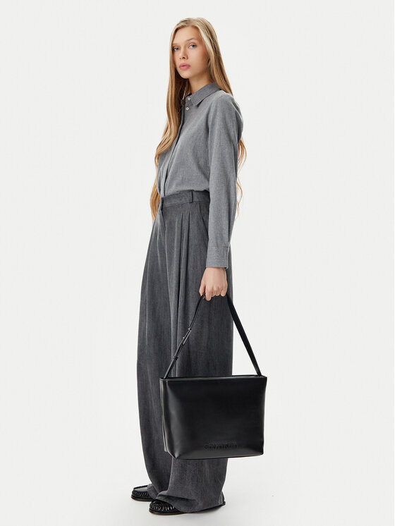 Calvin Klein Rankinė Calvin Klein K60K613172 Juoda