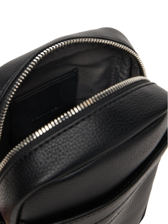 Calvin Klein Bandolera Calvin Klein Raised Slim Reporter LV04D3278G Negro