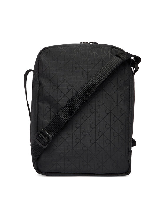 Calvin Klein Taška cez rameno Calvin Klein Utility Emblem Reporter LV04D3303G Čierna