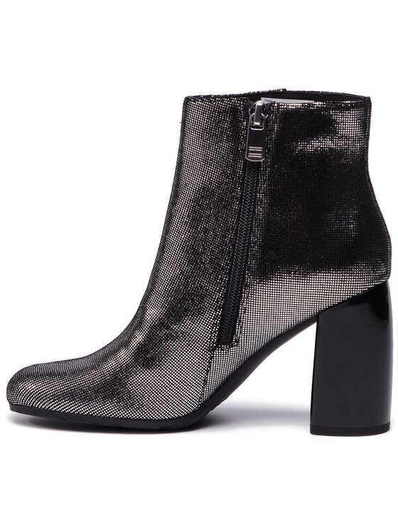 Tommy Hilfiger Členková obuv Tommy Hilfiger Shiny Metallic Suede Bootie FW0FW03695 Strieborná
