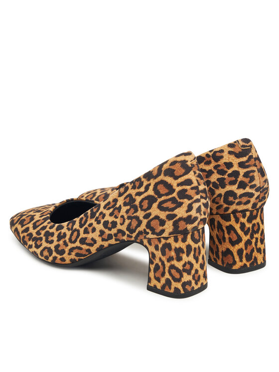 Clarks Körömcipők Clarks Fernie Court 26183033 Barna