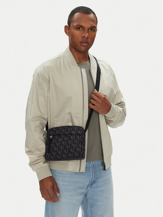 Calvin Klein Geantă crossover Calvin Klein Slouched Monogram Mini Zip Fligh LV04G3175G Negru