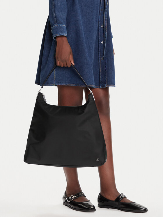 Calvin Klein Kabelka Calvin Klein LV04K3218G Čierna