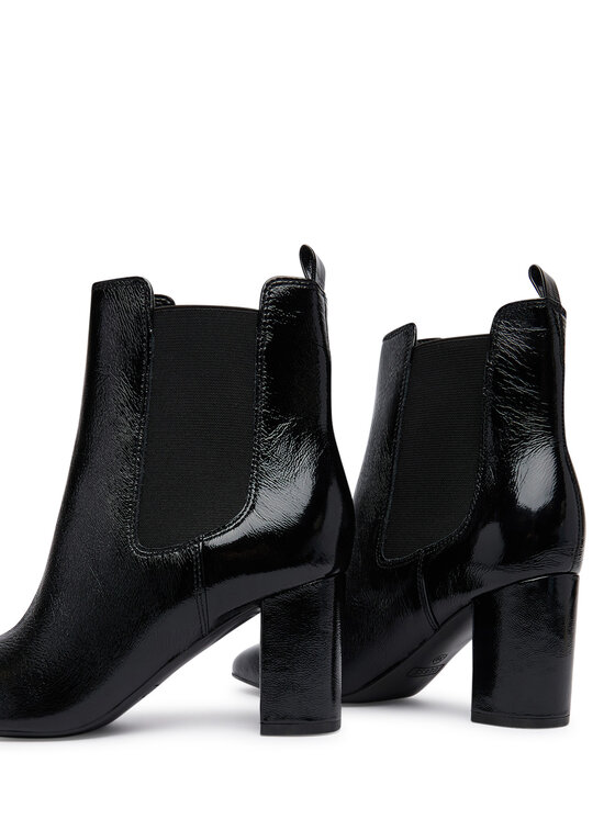 Guess Aulinukai Guess FLFFIE LEA10 Juoda