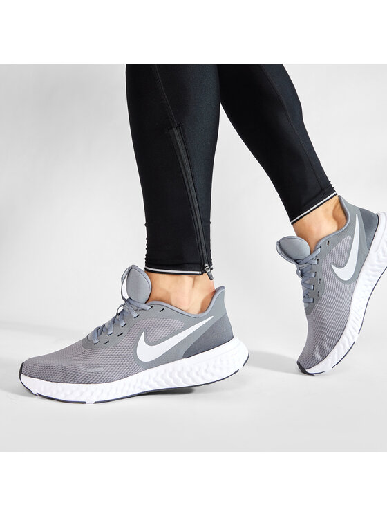 Nike Buty do biegania Nike Revolution 5 BQ3204 005 Szary