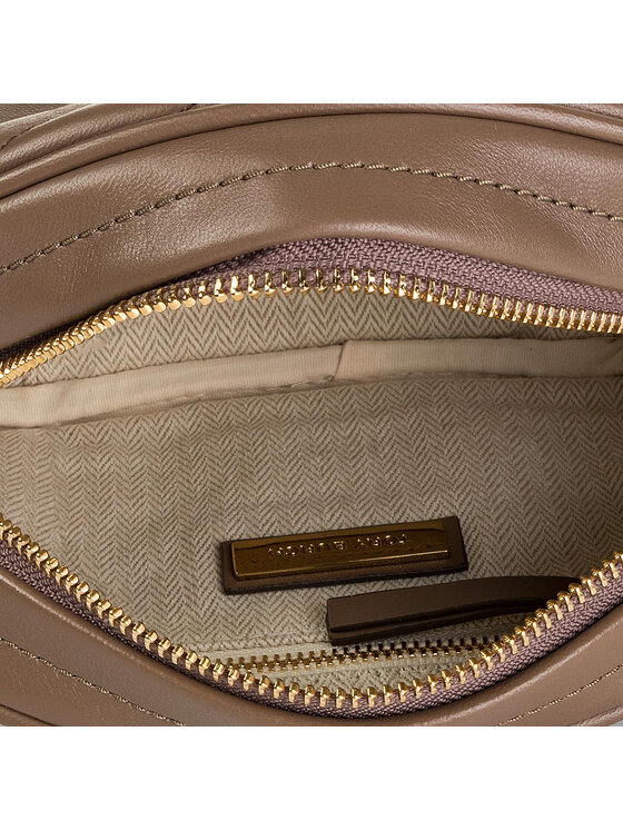 Tory Burch Ročna torba Tory Burch Kira Chevron Small Camera Bag 60227 Rjava