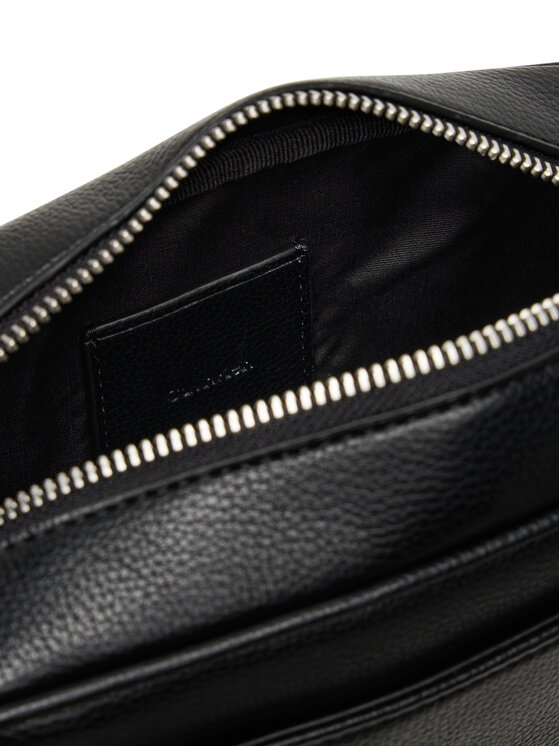 Calvin Klein Taška cez rameno Calvin Klein Cargo Camera Bag LV04D3129G Čierna