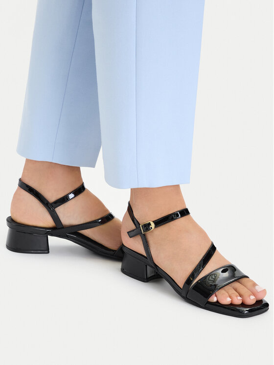 Clarks Босоніжки Clarks Serina35 Strap 26186117 Чорний