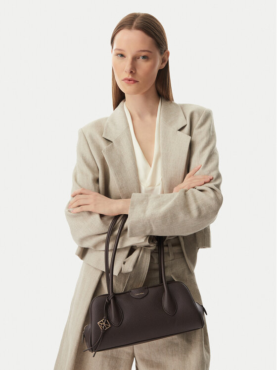 Calvin Klein Táska Calvin Klein Emblem Trio Pebble LV04F3743G Barna