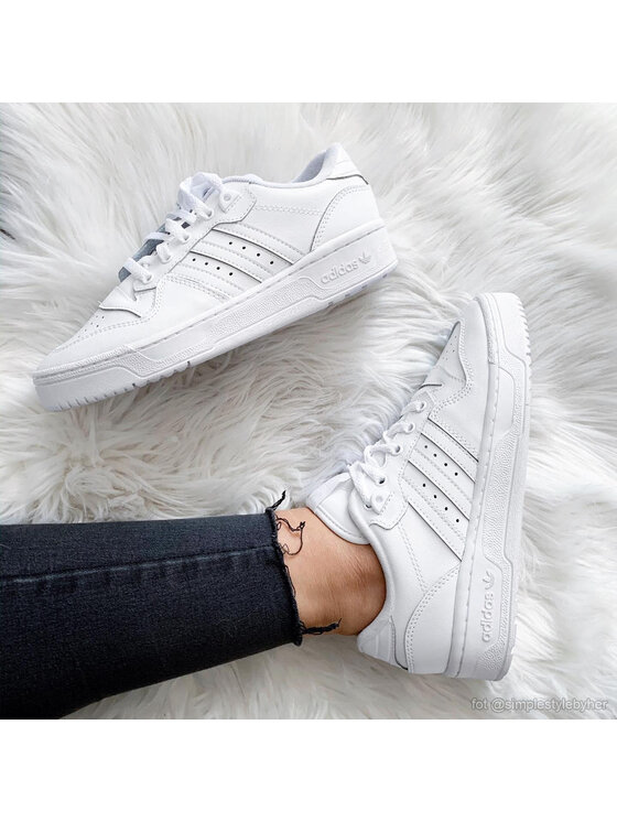 adidas Снікерcи adidas Rivalry Low J EG3636 Білий