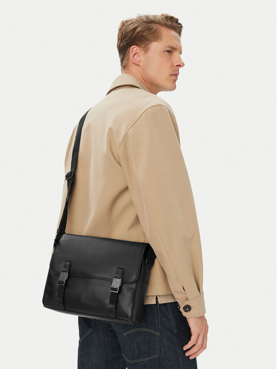 Calvin Klein Somiņa Calvin Klein Emblem Hw Flap Messenger LV04D3508G Melns