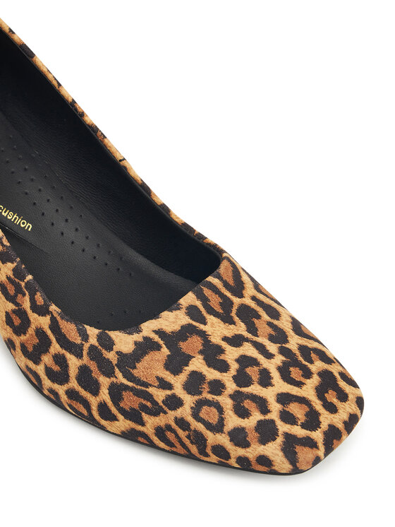 Clarks Körömcipők Clarks Fernie Court 26183033 Barna