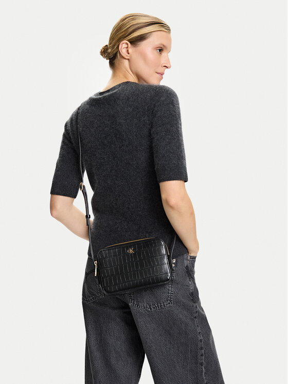 Calvin Klein Ročna torba Calvin Klein Ck Croc Camera Bag LV04F3285G Črna