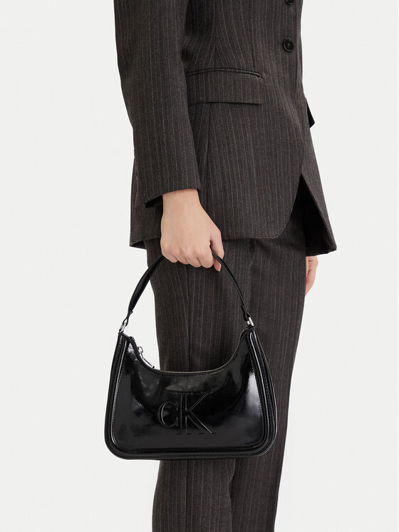 Calvin Klein Ročna torba Calvin Klein Bold Ck Metallic Shoulder Bag LV04F3332G Črna