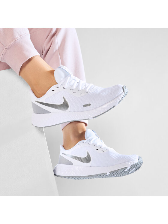 Nike Bežecké topánky Nike Revolution 5 BQ3207 100 Biela