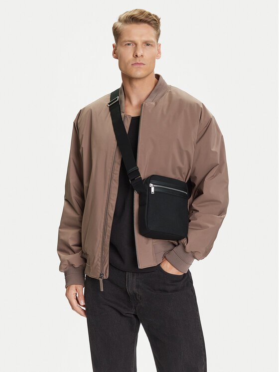 Calvin Klein Saszetka Calvin Klein Contrast Reporter LV04D3175G Czarny