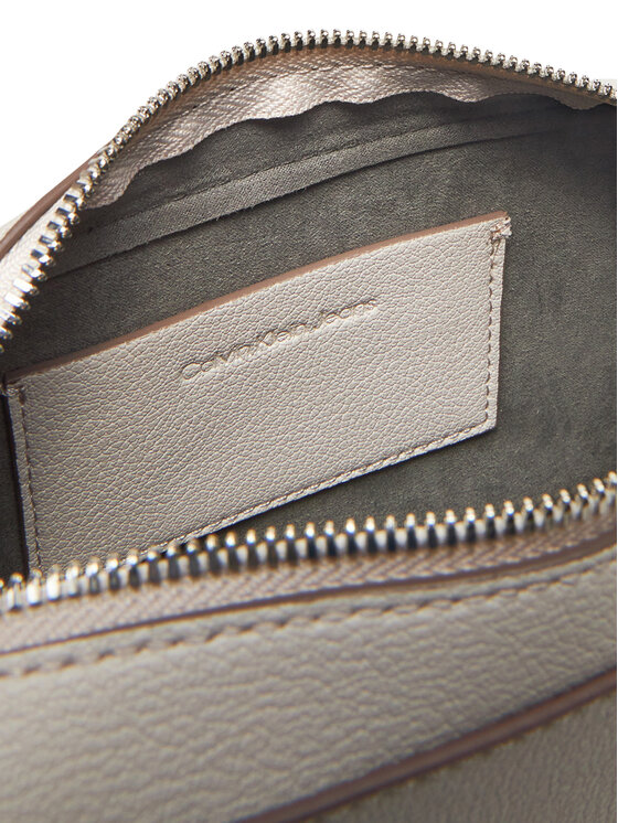 Calvin Klein Jeans Bolso Calvin Klein Jeans Minimal Monogram Camera Bag 20 LV04K3162G Crema