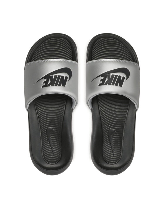 Nike Ciabatte Nike Victori One Slide CN9677 006 Argento