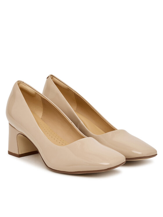 Clarks Туфлі Clarks Fernie Court 26183034 Світло-бежевий