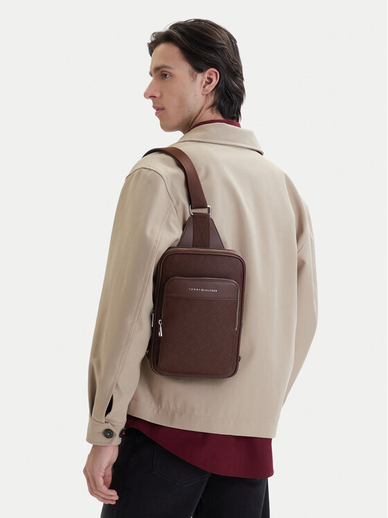Tommy Hilfiger Válltáska Tommy Hilfiger Th Flag Monogram Sling Pack AM0AM14140 Barna