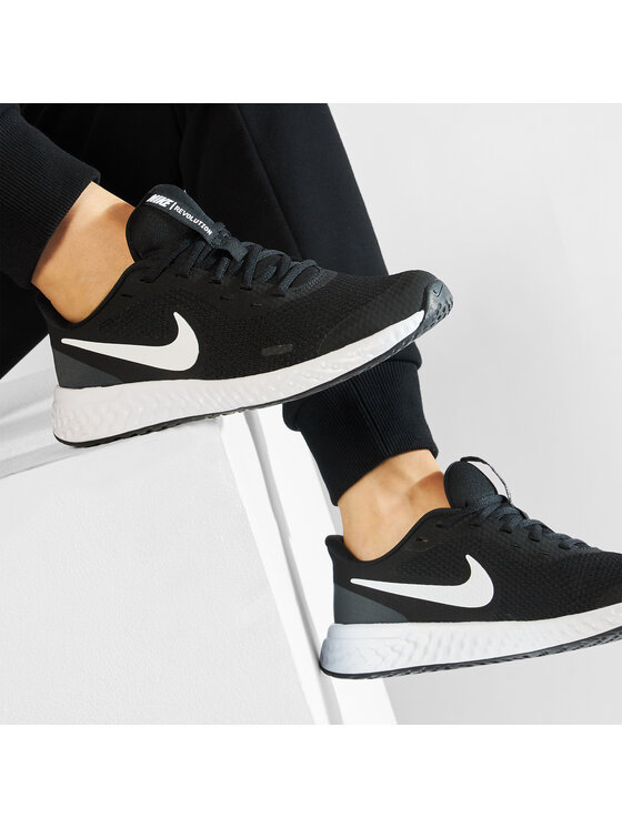 Nike Bežecké topánky Nike Revolution 5 (GS) BQ5671 003 Čierna