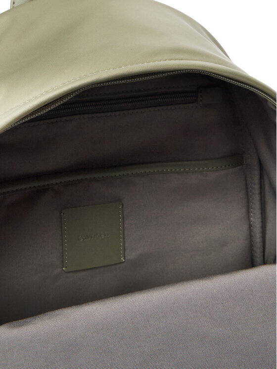 Calvin Klein Bandolera Calvin Klein Sleek Round Backpack LV04D3143G Verde