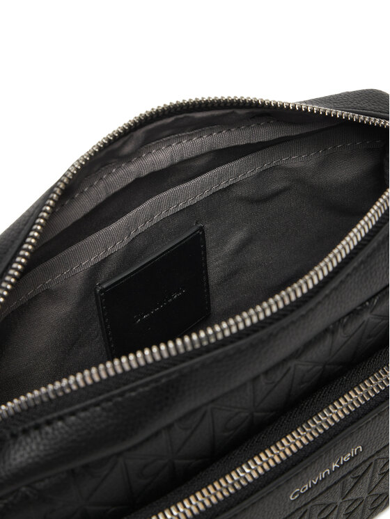 Calvin Klein Torbica za okrog pasu Calvin Klein Emblem Emboss Camera Bag LV04D3203G Črna