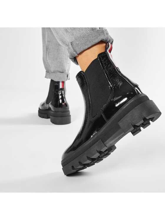 Tommy Hilfiger Botki Tommy Hilfiger Classic Patent Chelsea Boot FW0FW05182 Czarny