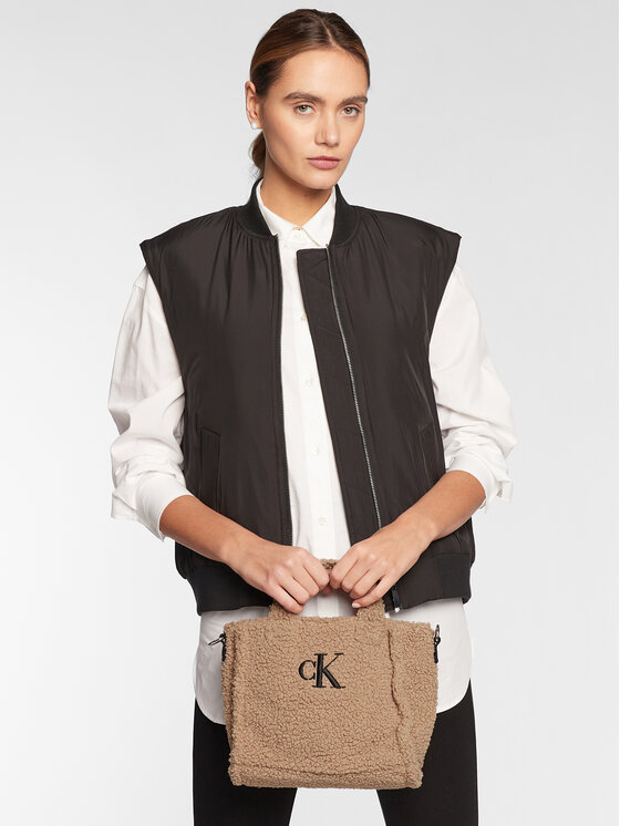 Calvin Klein Jeans Τσάντα Calvin Klein Jeans Teddy Tote Bag IU0IU00355 Καφέ