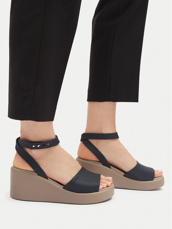 Crocs Sandale Crocs Brooklyn Ankle Strap Wedge 209406 Negru