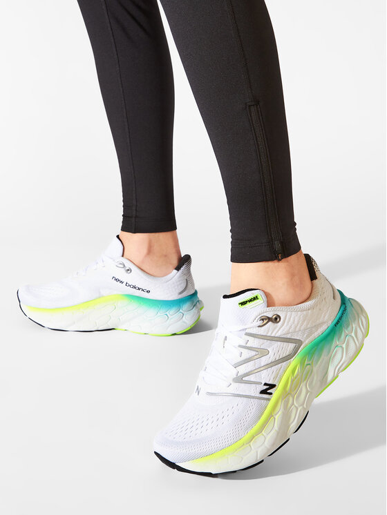 New Balance Běžecké boty New Balance Fresh Foam More v4 MMORWT4 Bílá