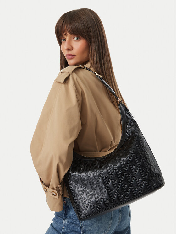 Calvin Klein Soma Calvin Klein Emblem Aop Debossed Medium Shbag LV04F3875G Melns