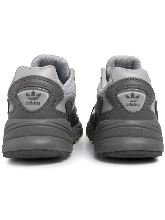 adidas Снікерcи adidas Falcon W EE5115 Сірий