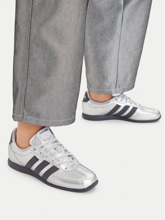 adidas Снікерcи adidas Barreda Lo HQ7384 Срібний