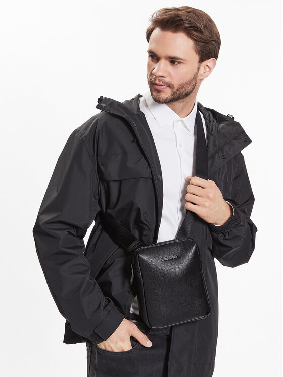 Calvin Klein Geantă crossover Calvin Klein Ck Must Reporter S K50K508695 Negru