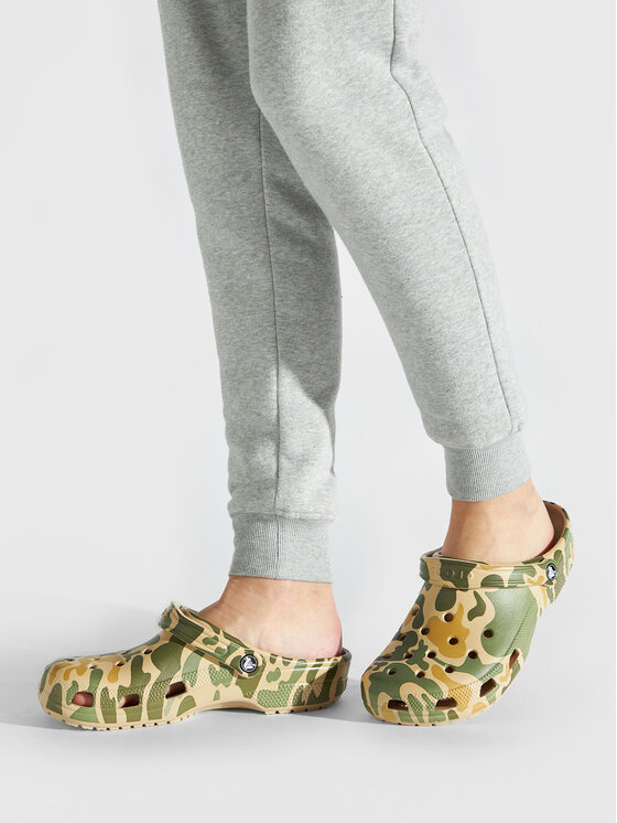 Crocs Iešļūcenes Crocs Classic Printed Camo Clog 206454 Zaļš