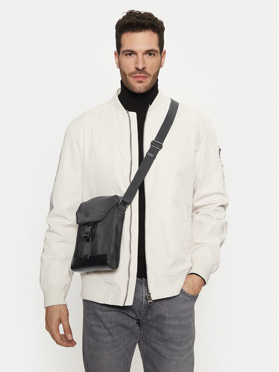 Calvin Klein Jeans Geantă crossover Calvin Klein Jeans Speed Clip Ut Flap Reporter Ny K50K513003 Negru