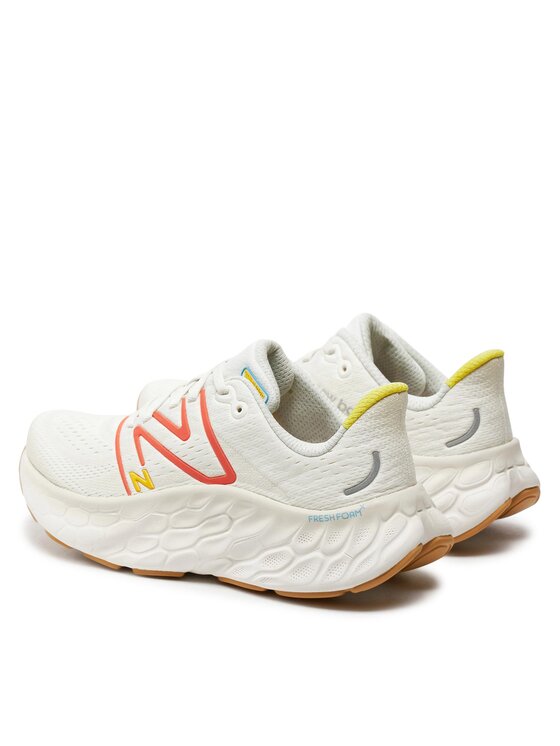 New Balance Buty do biegania New Balance Fresh Foam X More v4 WMORCF4 Biały