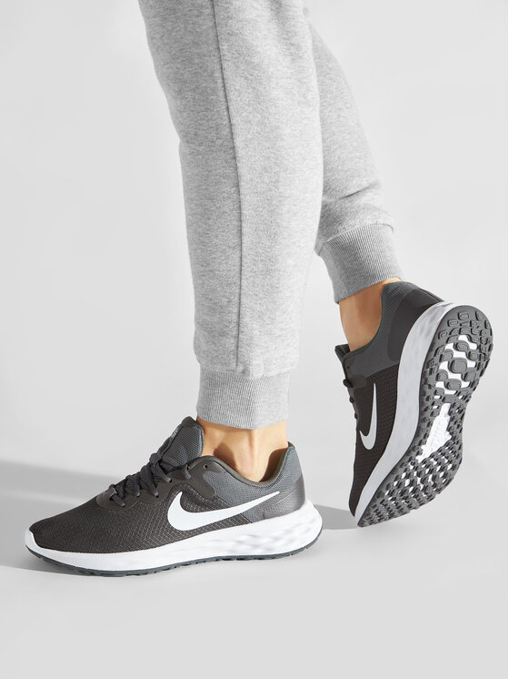 Nike Tekaški čevlji Nike Revolution 6Nn DC3728 004 Siva