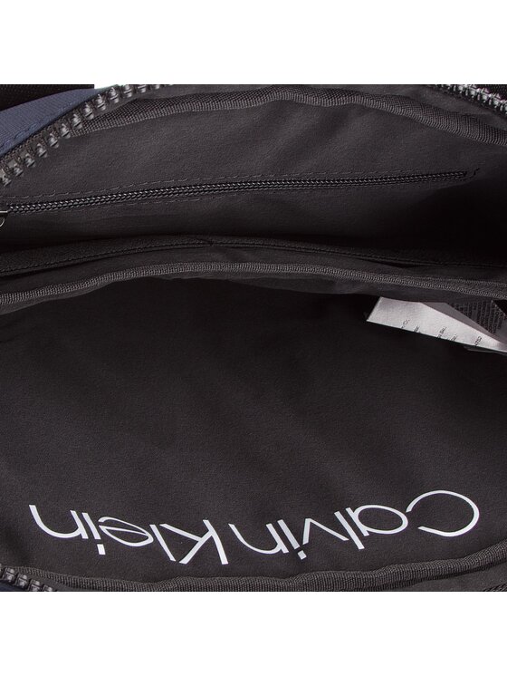 Calvin Klein Taška na laptop Calvin Klein Clash Laptop Bag K50K504228 Tmavomodrá