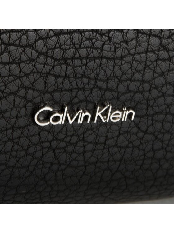 Calvin Klein Torbica Calvin Klein Quinn Duffle K60K602254 Crna