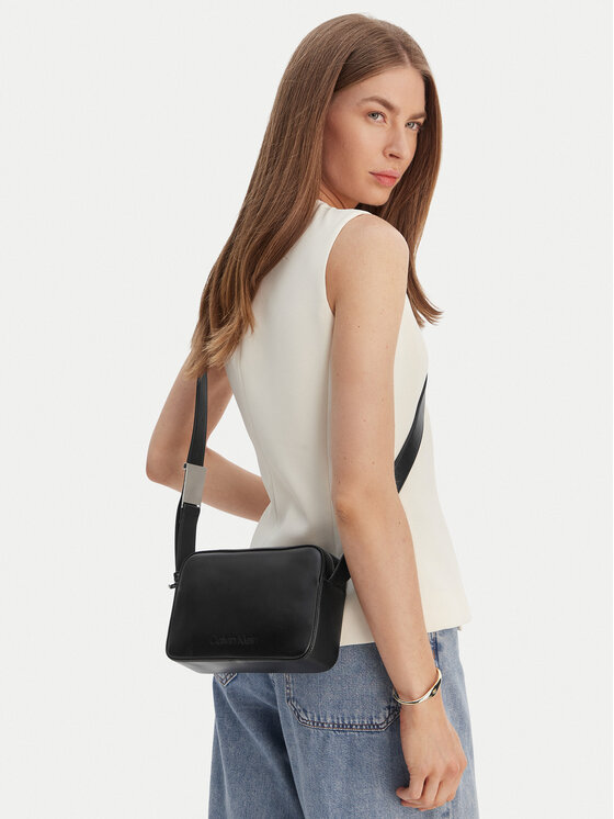Calvin Klein Rankinė Calvin Klein K60K612555 Juoda