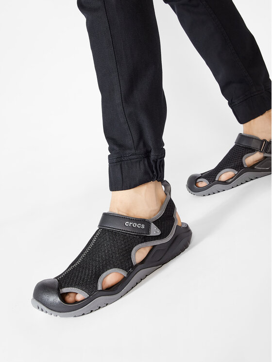 Crocs Sandali Crocs Swiftwater Mesh Deck Sandal M 205289 Črna