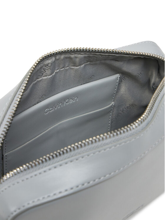 Calvin Klein Kabelka Calvin Klein Embossed Logo Camera Bag K60K612555 Šedá