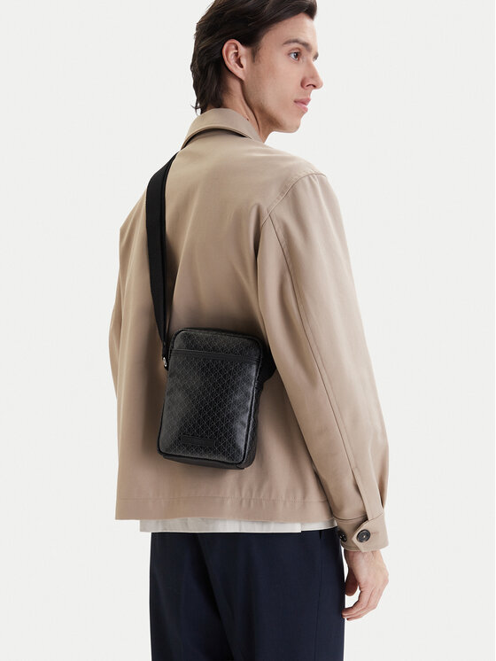 Calvin Klein Saszetka Calvin Klein Emblem Aop Coated Slim Reporter LV04D3334G Czarny