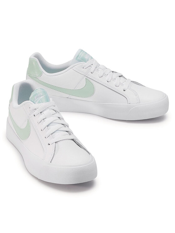 Nike Sneakersy Nike Court Royale Ac AO2810 111 Bílá