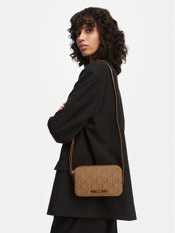 Calvin Klein Geantă Calvin Klein Emblem Aop Jacquard Camera Bag LV04F3533G Maro