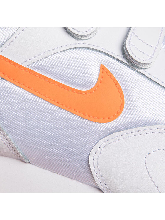 Nike Sneakersy Nike Outburst V AT5667 101 Bílá