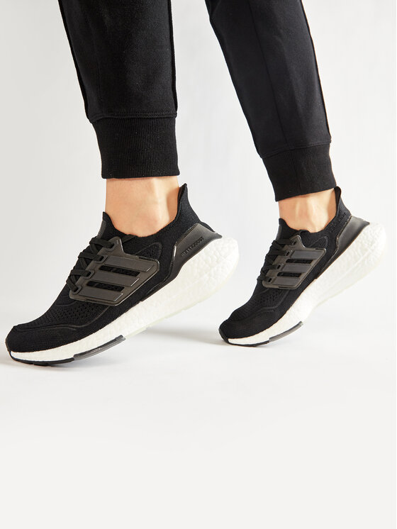 adidas Běžecké boty adidas Ultraboost 21 W FY0402 Černá
